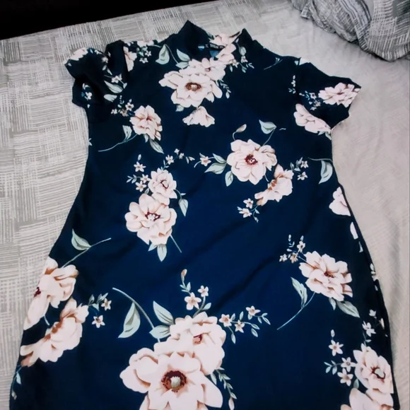 Dress - Picture 2 of 2